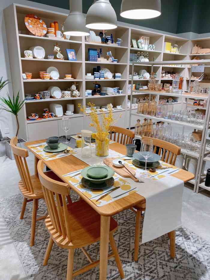 北欧时刻(金铂天地店)-"这家卖日用品的店,里面的东西都是简约风的.