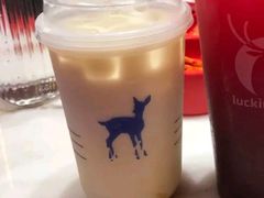 双杯樱花小铁-瑞幸咖啡(长楹天街店)