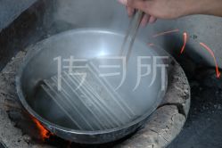 拉丝工艺流程-凤凰县苗族银饰锻制技艺传习所