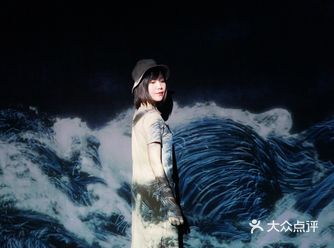 穿浅色或者白色的衣服效果极佳