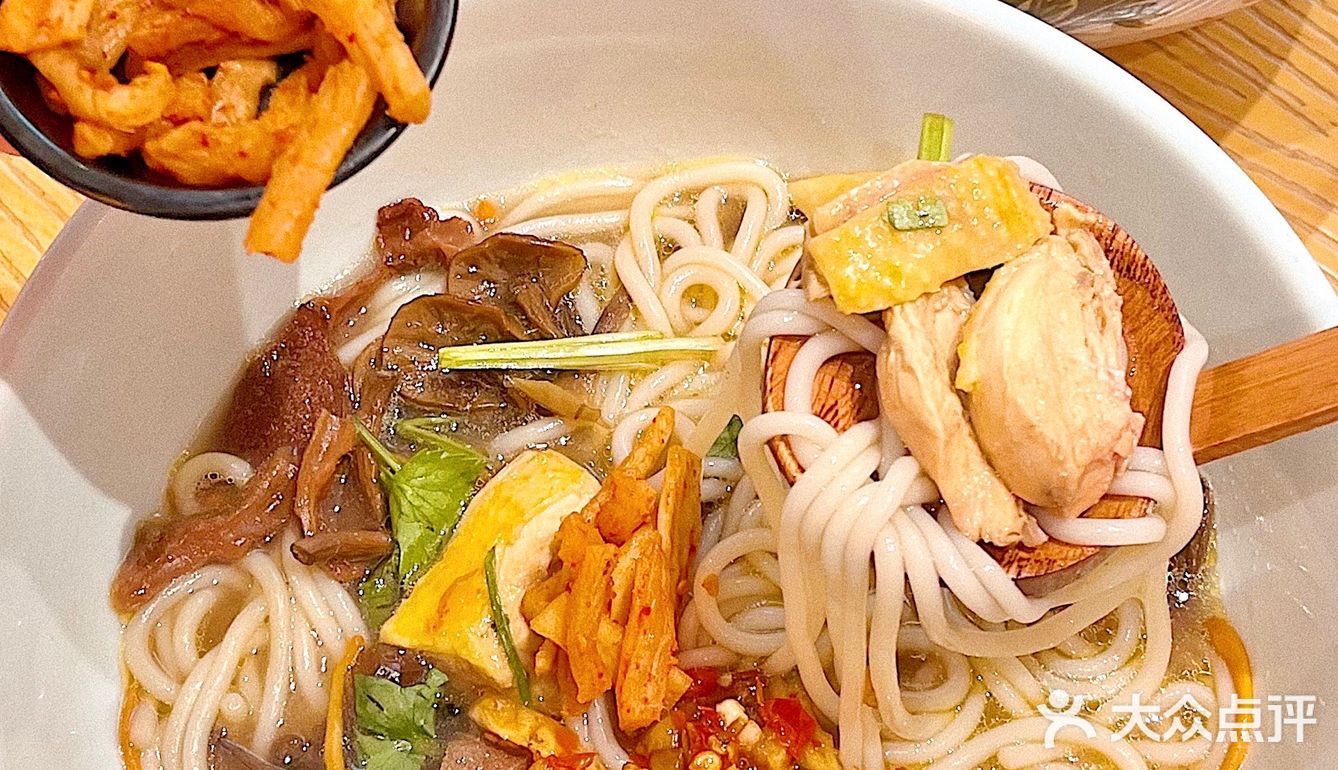 东莞探店🍜人均20+的鸡汤米线❗️连汤都喝完