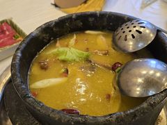 -鲁朗纳麦石锅鸡庄园