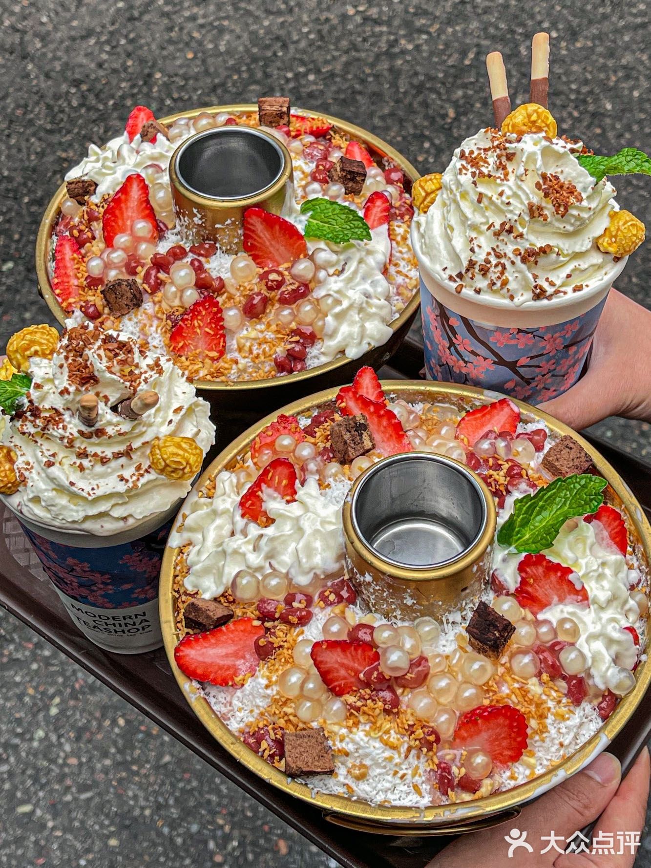 重庆一定要吃🍓草莓冰冰锅！！好吃