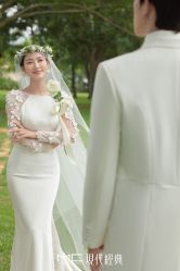 -现代经典婚纱摄影