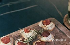 Sichuan Spicy Chorizo with Brie Cheese and Baguette