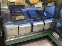 面包甜点陈列柜-上海哈尔滨食品厂(淮海中路店)