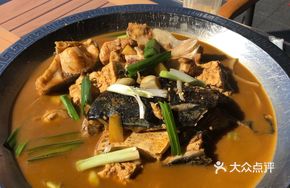 Earthen Pot Steamed Big Fish Head