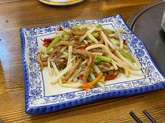 毛草根炒肉丝-老味道1992(武当山店)