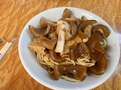 -松树干拌面店