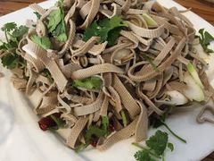 -溢心园香河肉饼总店