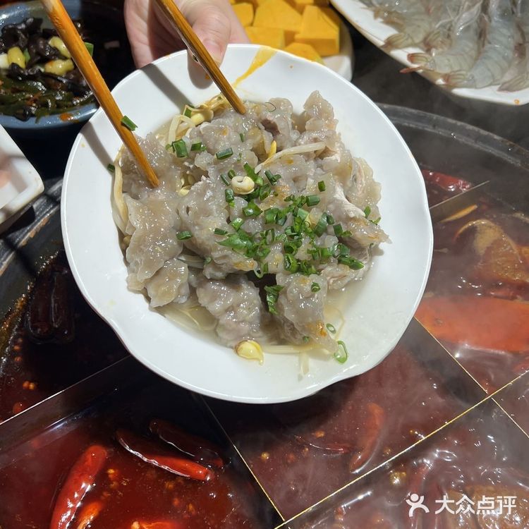 重庆街头偶遇手工滑肉。。。真的好好吃！