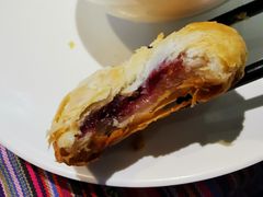 云南现烤鲜花饼-香巴拉云南餐厅(华莱坞店)