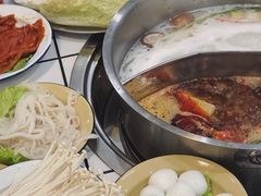 骨汤鸳鸯锅-龙奎老牛市井火锅