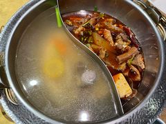 招牌牛腩鸳鸯锅-左庭右院鲜牛肉火锅(金山万达店)