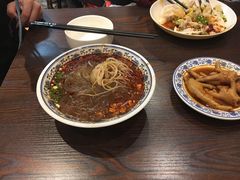 -爆炸头阿姨小四川正宗川味小吃(无任何分店)