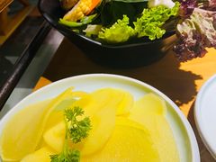 -洪氏嗨捞·广东猪肚鸡·椰子鸡火锅(西咸万象城店)