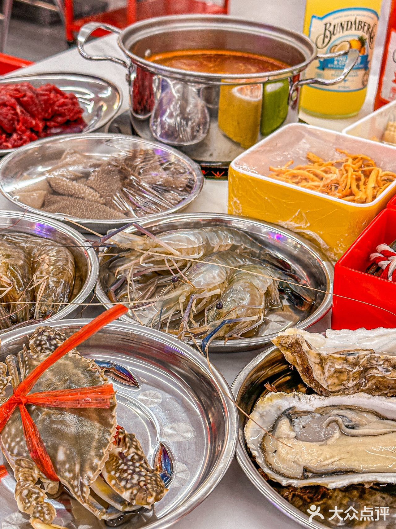 这家海‮自鲜‬选火锅店！一人一锅，锅底口味‮多众‬选择