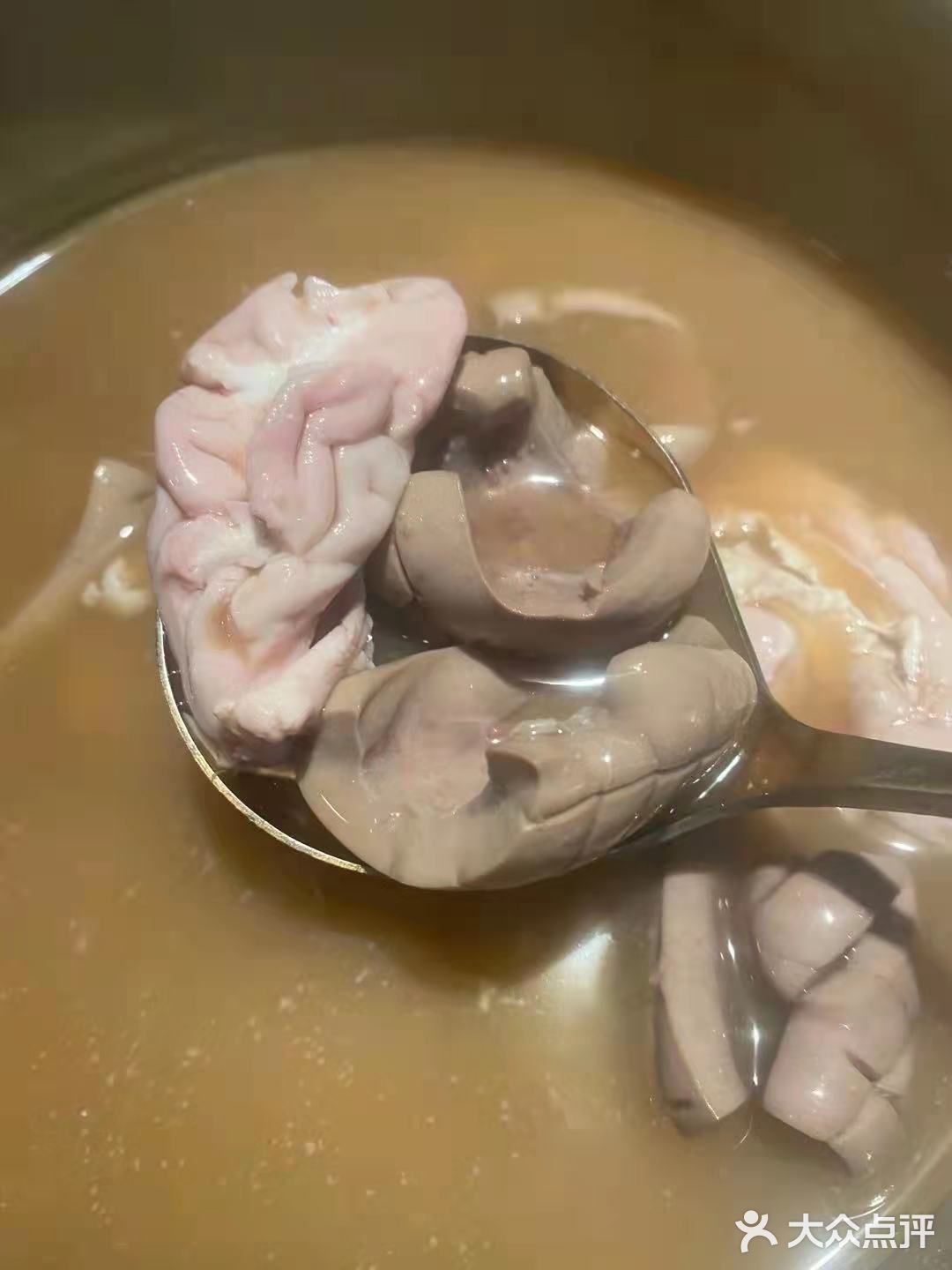 人好多，不过上菜超快的，不得不说专业。猪腰汤必点