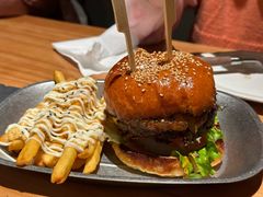 -三勾JJJ Burger&Coffee(梅溪湖店)