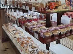 -红宝石·鲜奶小方·海派西点房(南丹店)