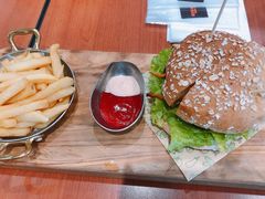 鲜香蘑菇牛肉汉堡-魏斯理汉堡(西安沣东吾悦店)