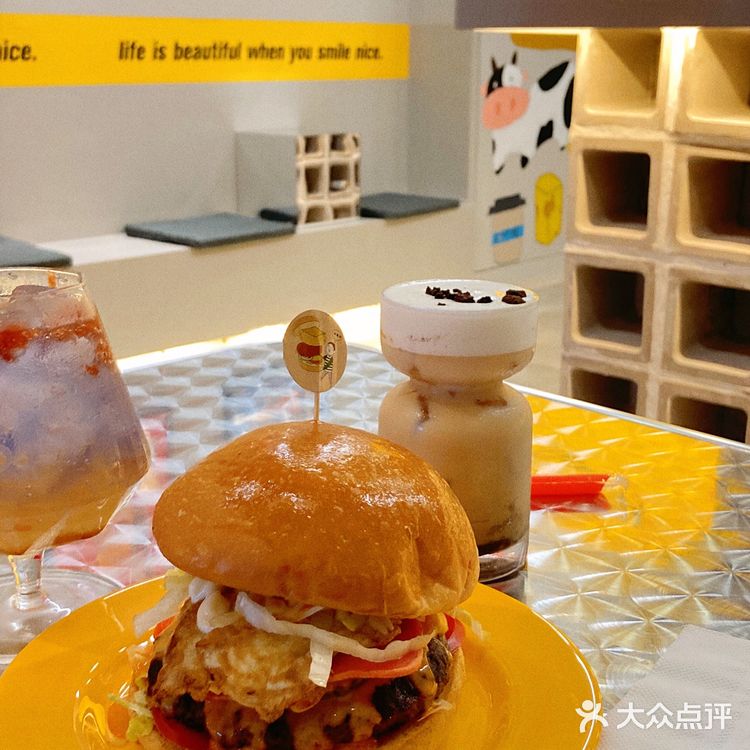 柳州探店🍔卡通动画般的汉堡店谁看了不迷糊