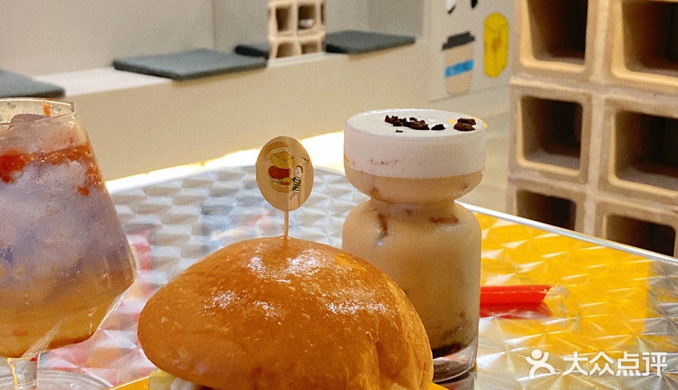 柳州探店🍔卡通动画般的汉堡店谁看了不迷糊