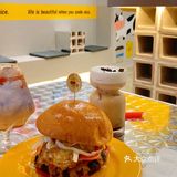 柳州探店🍔卡通动画般的汉堡店谁看了不迷糊