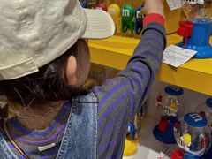 -m豆巧克力世界(上海世茂广场店)