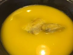 浓厚原只鸡煲花胶汤-鲜入围煮花胶鸡海鲜火锅