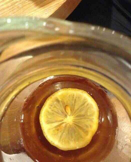 国外的巧克力品种多,价格很便宜,老外很爱这些,甚至还有拿巧克力洗澡