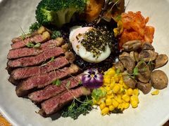谷饲牛排能量碗-邊渡咖啡