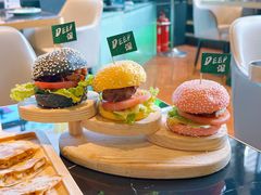 迷你儿童汉堡-DEEP·深美式餐吧(五棵松华熙LIVE店)