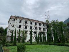 -四川汶川特大地震漩口中学遗址