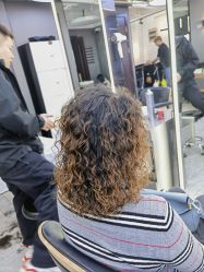 点击看大图 -藤野造型烫发染发