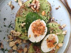 牛油果煮蛋吐司-RAC BAR(安福路店)