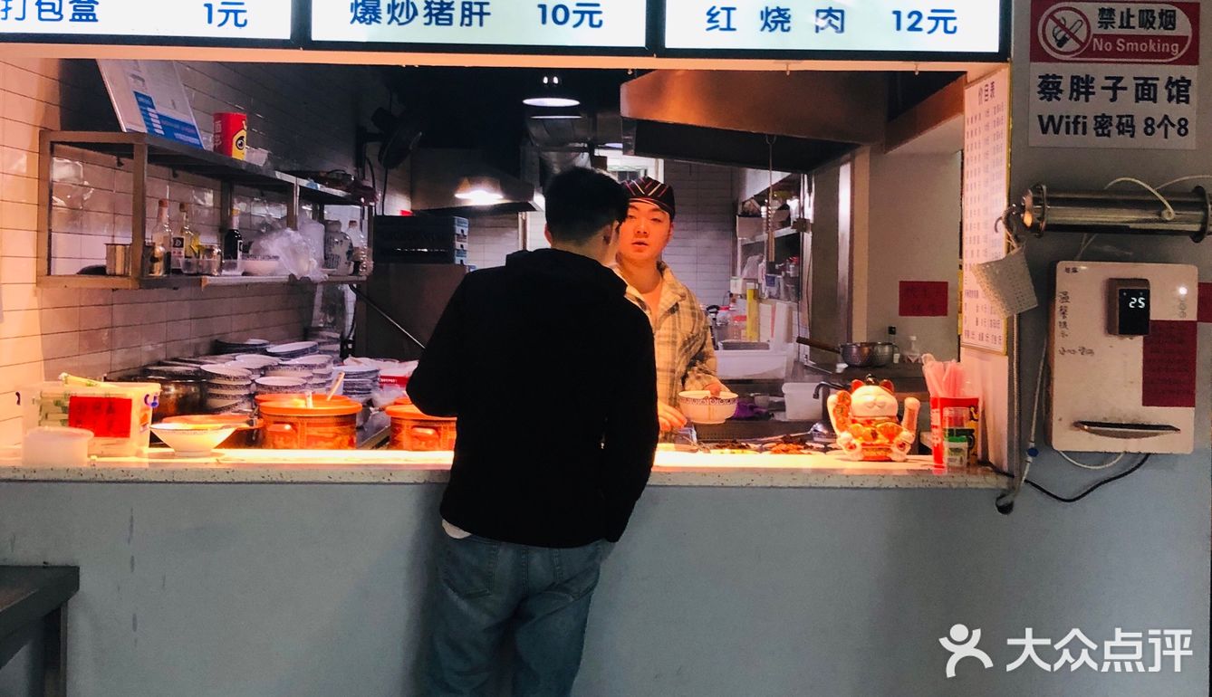 发现一家真正“鸡蛋面”，三个鸡蛋一斤面现做