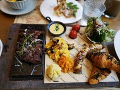 -Mark&Mars Restaurant