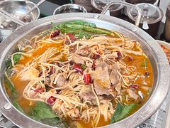 肥牛金针菇锅-秀男家米肠汤饭