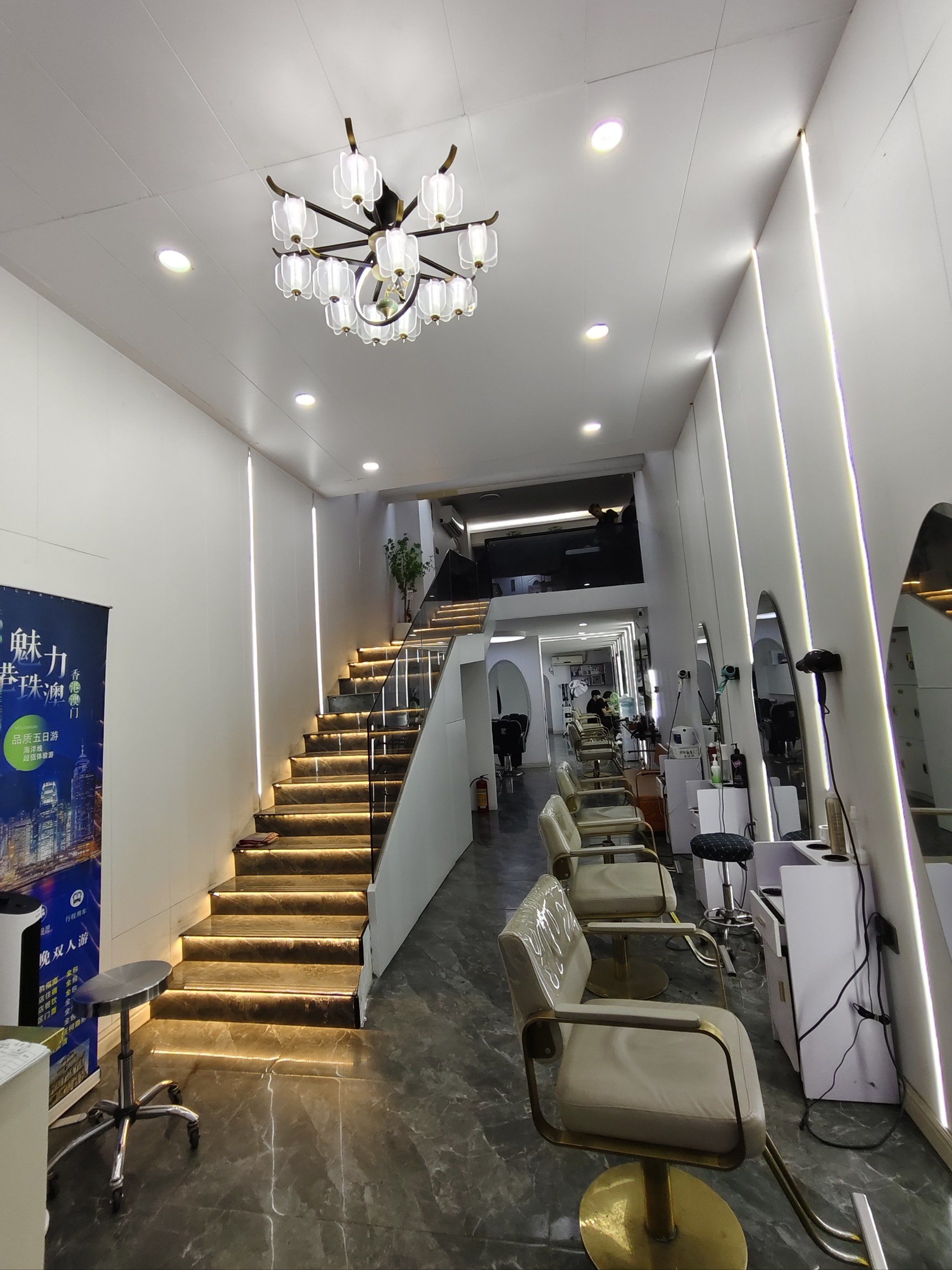 享受理发店新体验就在李公子发型设计店