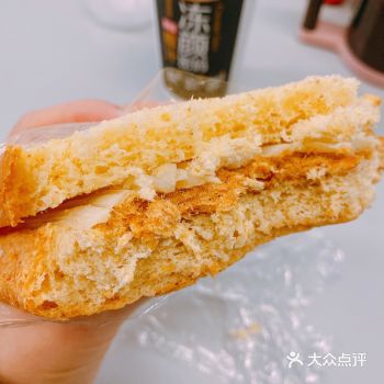 南阳的手撕奶酪还真的不错。可以直接吃也可以手撕着吃