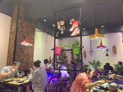 大堂-何师烧烤Pro·30年老品牌·川菜·香辣蟹(太古里旗舰店)
