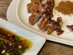 脆皮香猪肉-农夫人家餐饮