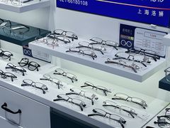 -诺柯视眼镜-蔡司依视路官方工厂店(淞南一店)