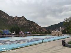 -百里峡七彩艺术小镇