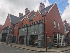 -钟书阁(松江泰晤士小镇店)