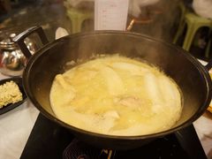 -鲜入围煮花胶鸡海鲜火锅