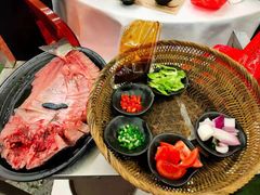-刘姐啤酒鱼民族演艺餐厅(西街总店)