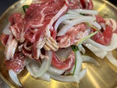 手切鲜牛肉-明洞阿姨·韩式酱蟹烤肉·创意料理(三元桥店)