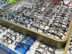-美式眼镜·授权蔡司.依视路.尼康.豪雅.明月(人民广场店)